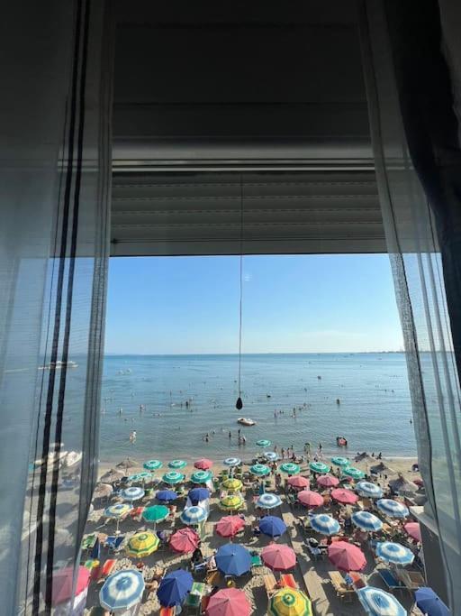 Seaside Apartment Durres Bagian luar foto